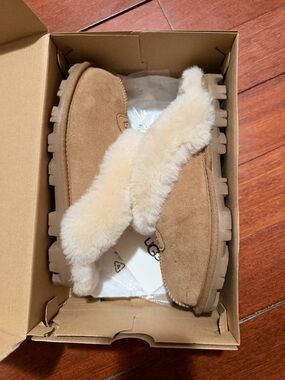 UGG coquette chestnut size 6 women’s w box